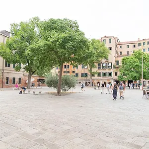https://venice-campo-del-ghetto-novo-lovely-apartment-with-canal-view.hotelslidodijesolo.com